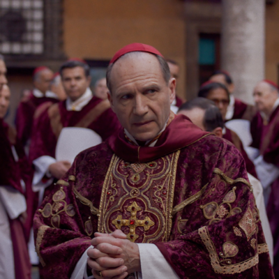 Conclave: filme gera polêmica na Igreja ao revelar escolha de papas